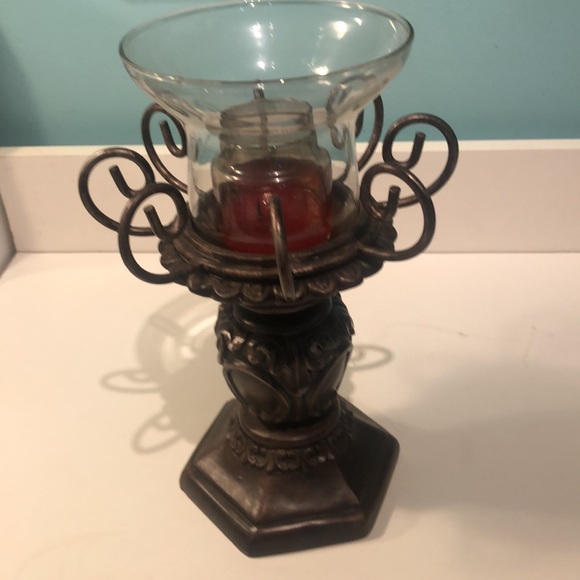 Candleholder “Bronze” effect molded composite with Glass shade. - Picture 3 of 3